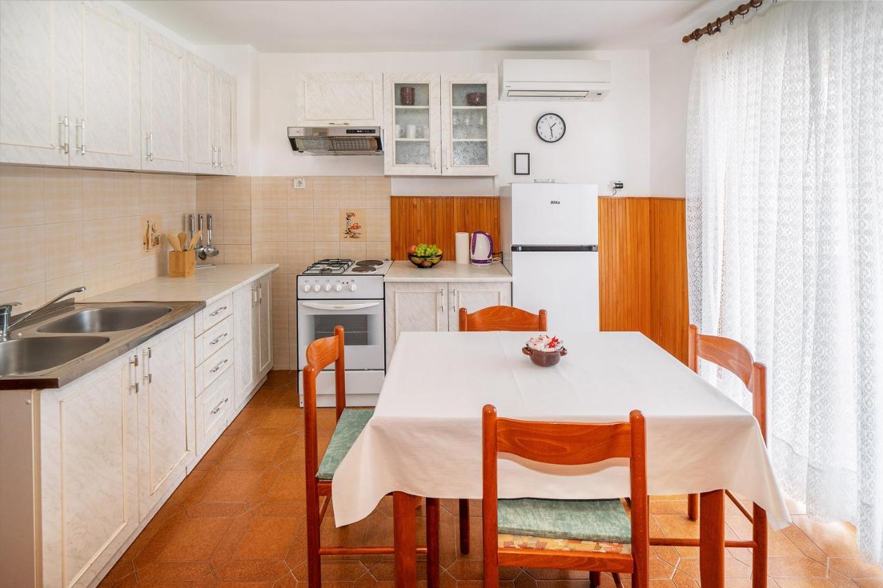 Apartment Sanja With Sea View